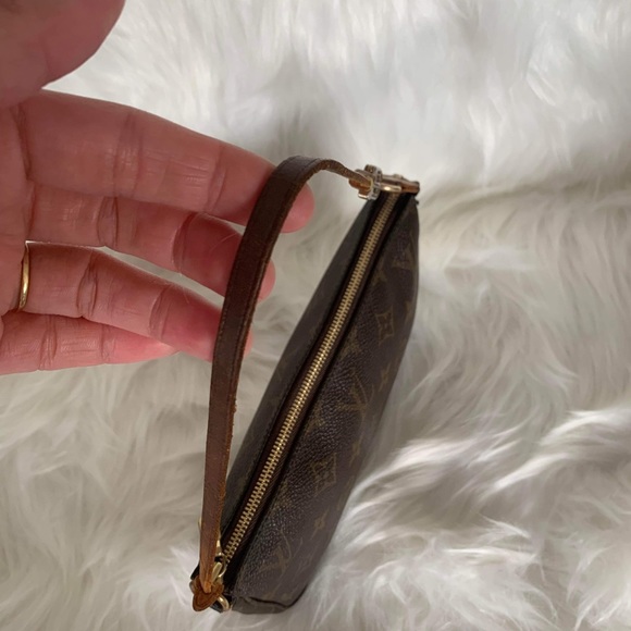 Louis Vuitton monogram Pochette shoulder bag - Picture 1 of 12